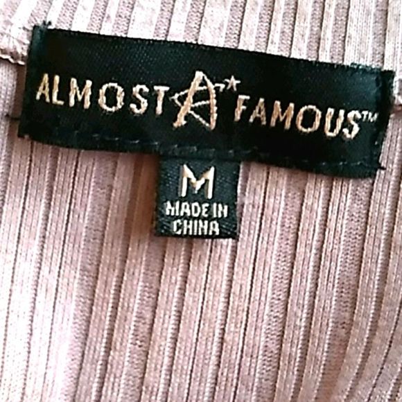 Almost Famous Mauve Ruffled Top. Size Medium - Picture 9 of 10